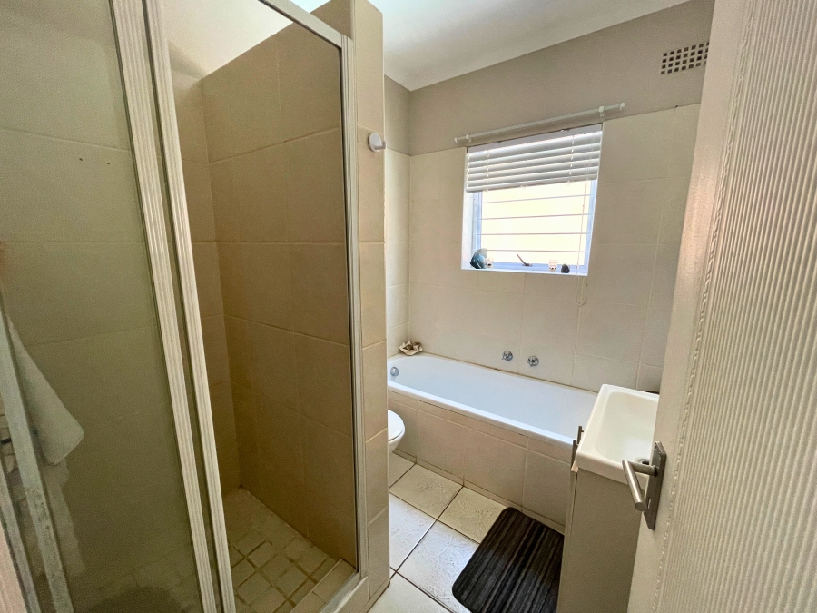To Let 3 Bedroom Property for Rent in Vierlanden Western Cape